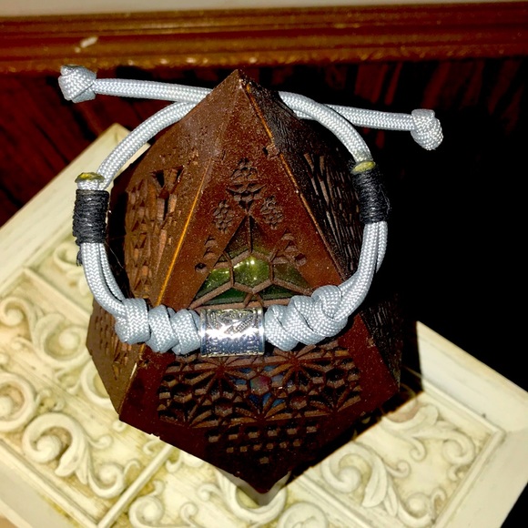 Other - 🌻 Celtic Knot Para cord bracelet